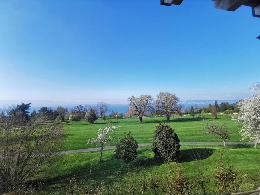 Appartement Vue Sur Le Golf Et Le Lac Leman Publier Exterior foto