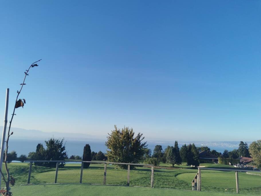 Appartement Vue Sur Le Golf Et Le Lac Leman Publier Exterior foto